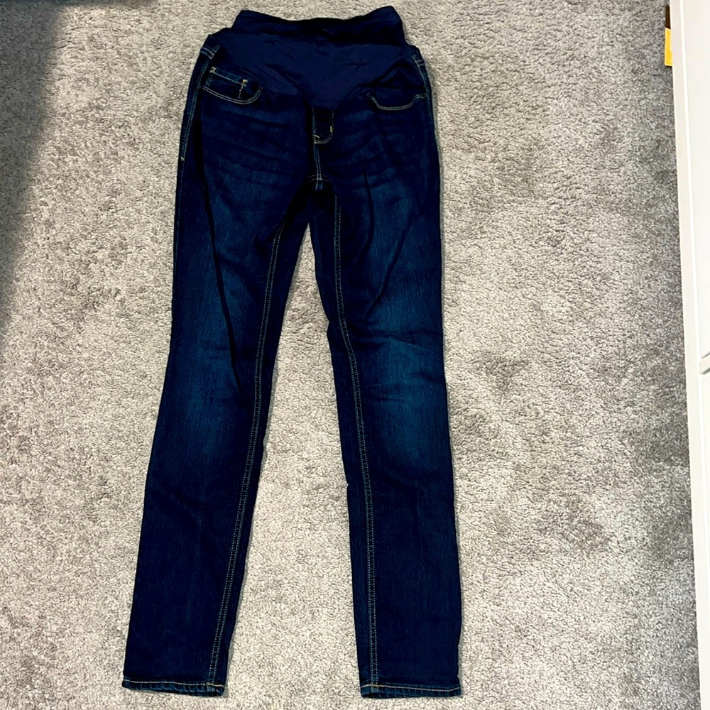 Old Navy Skinny Maternity Jeans. Size 4. Cute and comfortable!